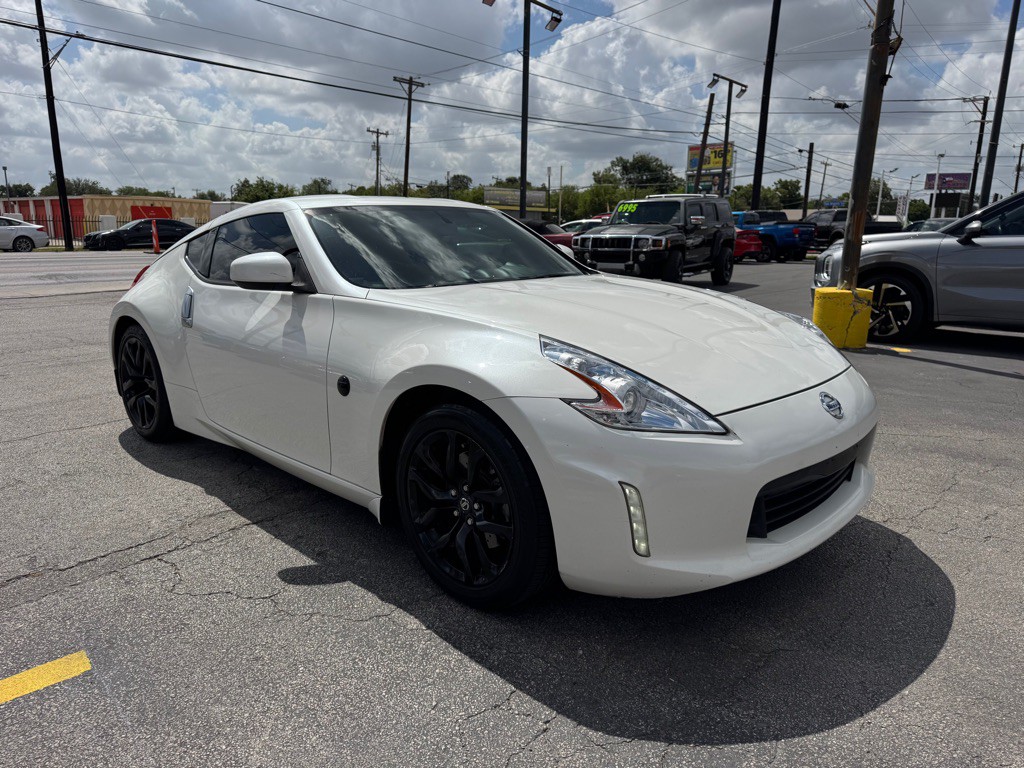 2016 Nissan 370Z Image 11