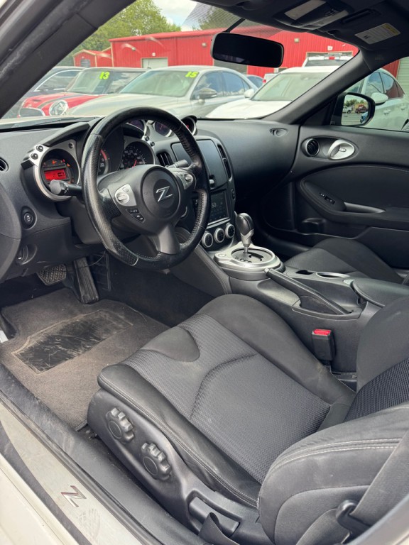 2016 Nissan 370Z Image 13
