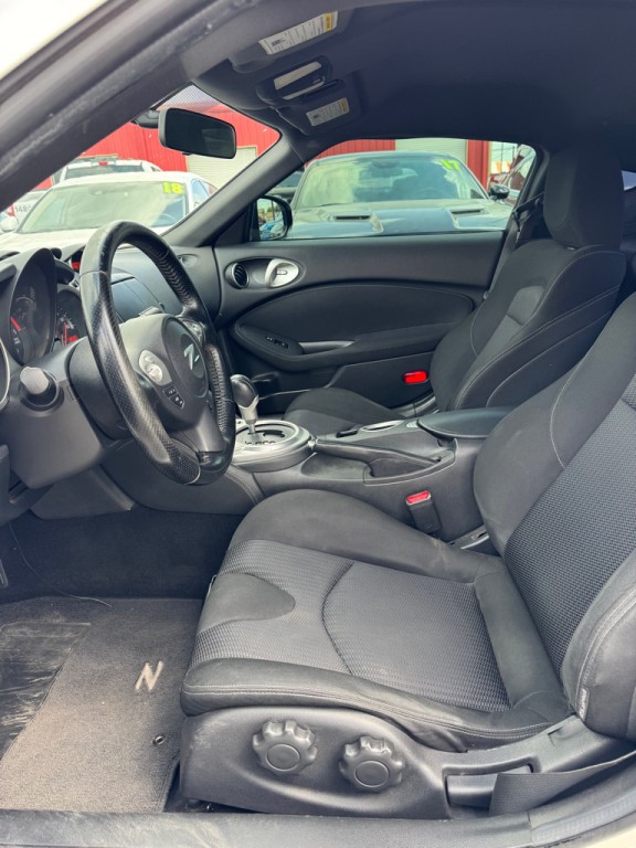 2016 Nissan 370Z Image 14