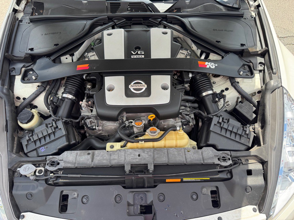 2016 Nissan 370Z Image 16