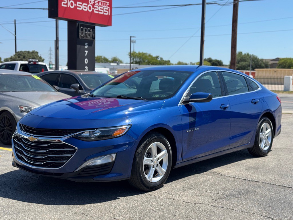 2023 Chevrolet Malibu Image 3