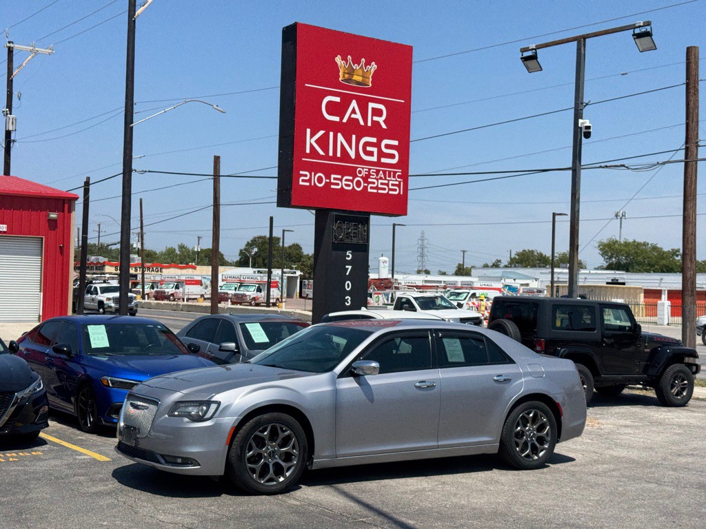2017 Chrysler 300 Image 1