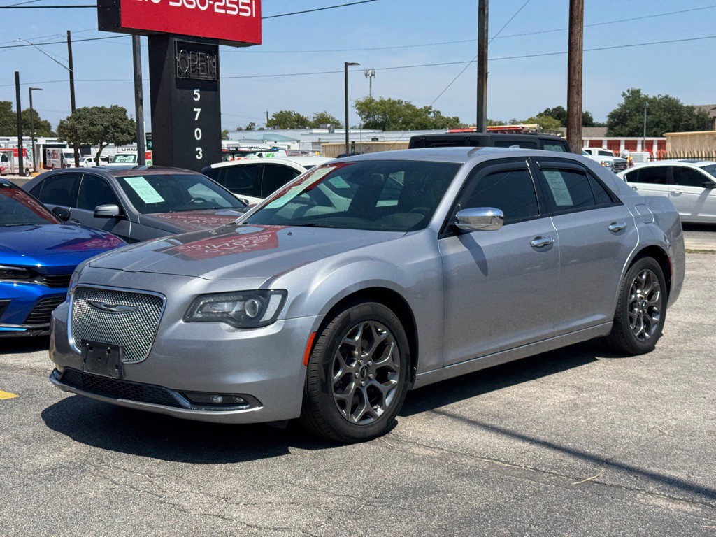 2017 Chrysler 300 Image 3