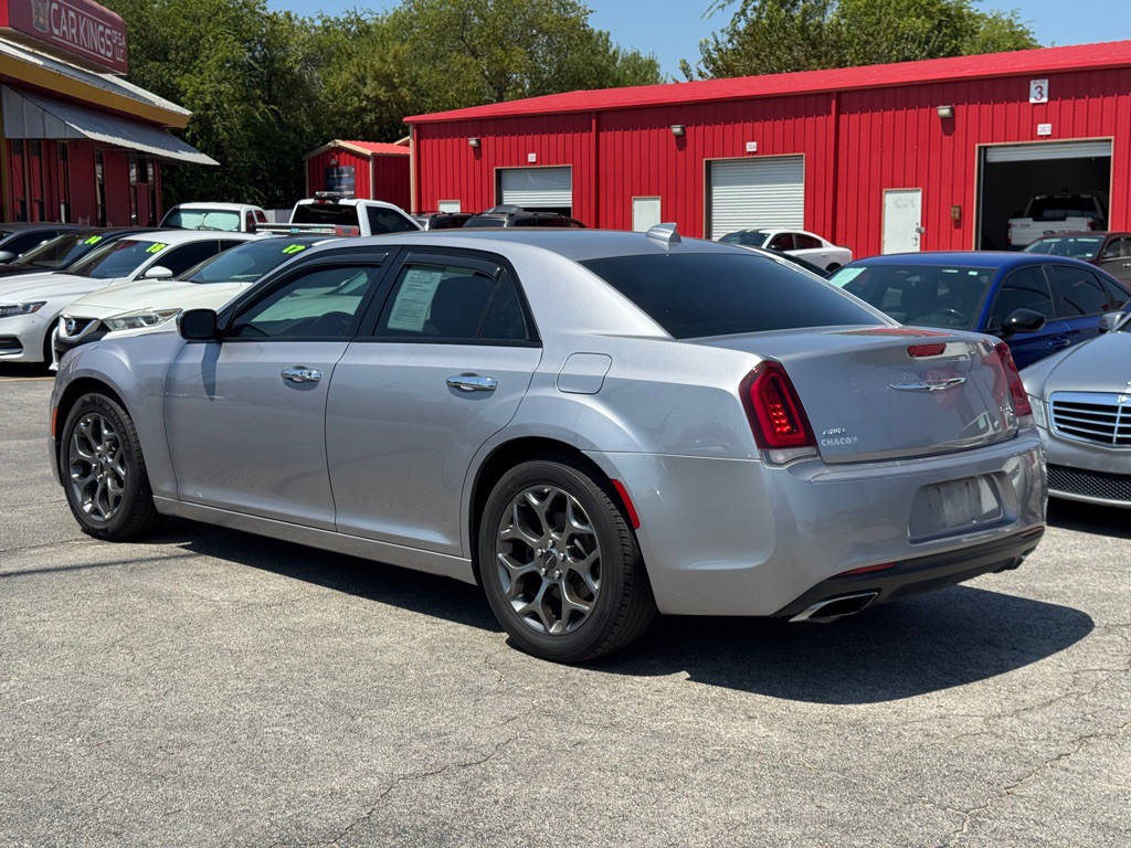 2017 Chrysler 300 Image 6