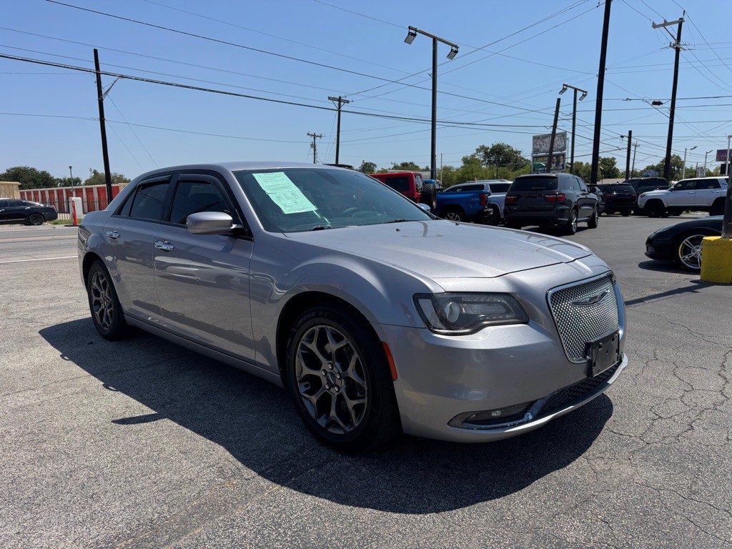 2017 Chrysler 300 Image 10