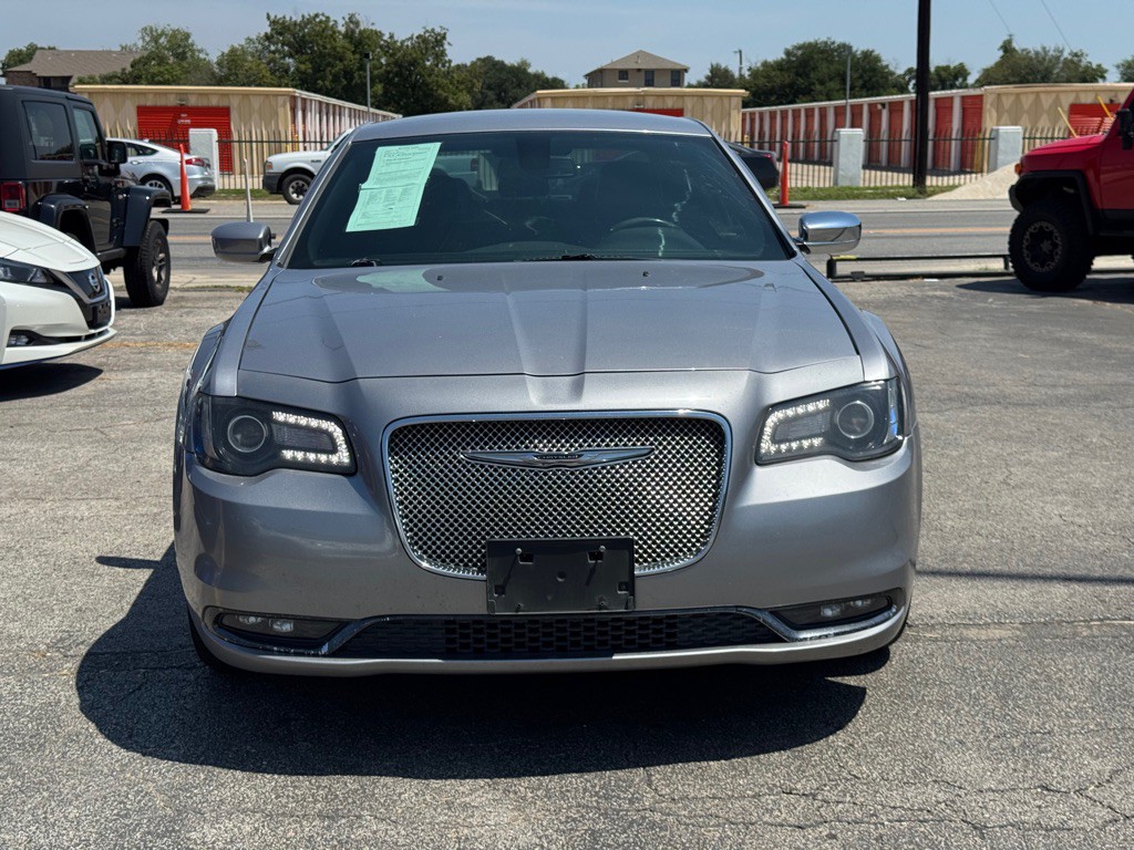 2017 Chrysler 300 Image 11