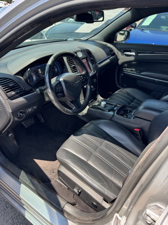 2017 Chrysler 300 Image 13