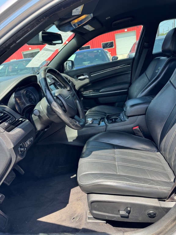 2017 Chrysler 300 Image 14