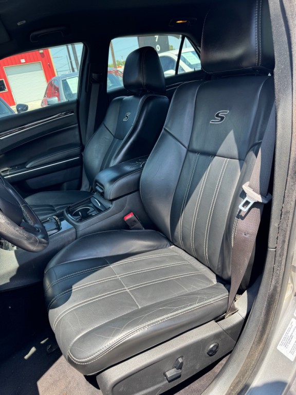 2017 Chrysler 300 Image 15