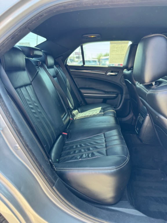2017 Chrysler 300 Image 20