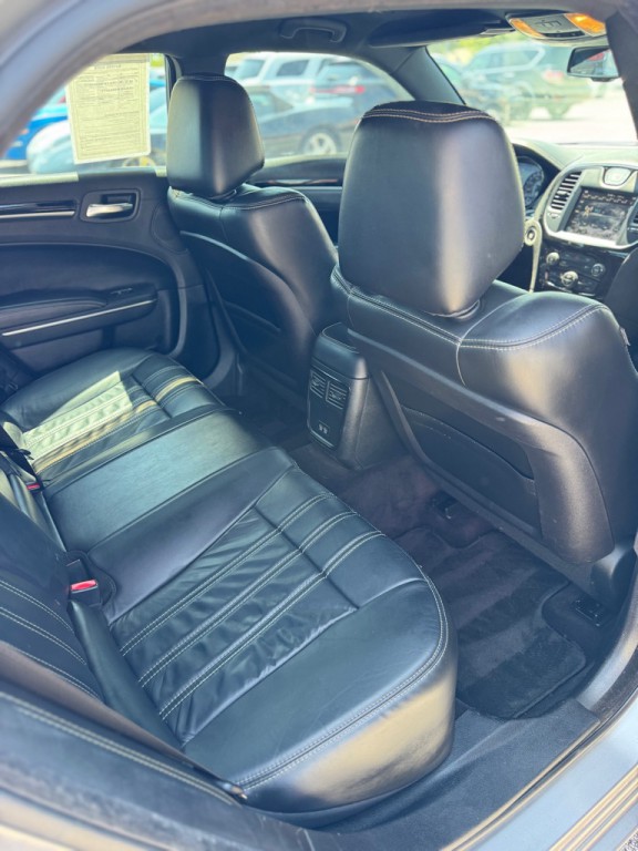 2017 Chrysler 300 Image 21