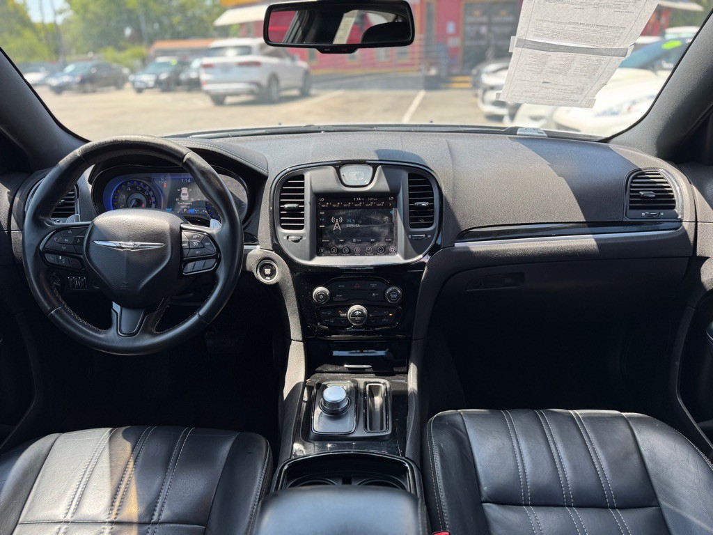 2017 Chrysler 300 Image 22