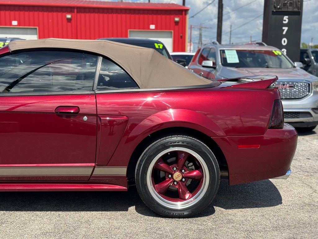 2004 Ford Mustang Image 7
