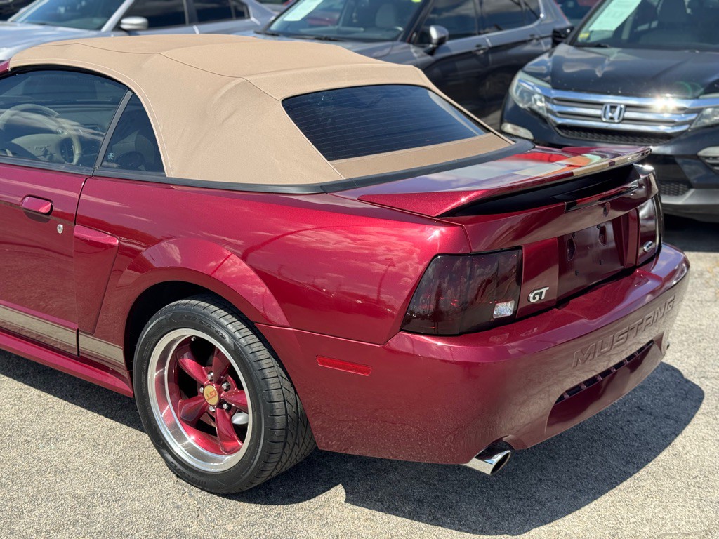 2004 Ford Mustang Image 10