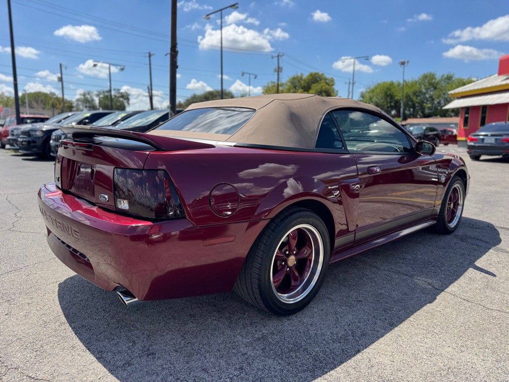 2004 Ford Mustang Image 12