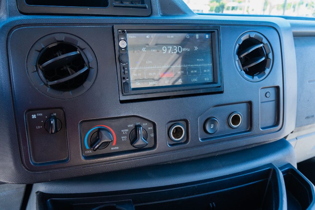 2011 Ford Econoline Image 11