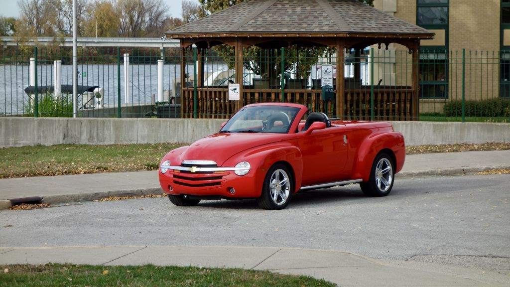 2004 Chevrolet SSR Image 1