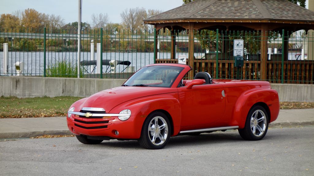 2004 Chevrolet SSR Image 2