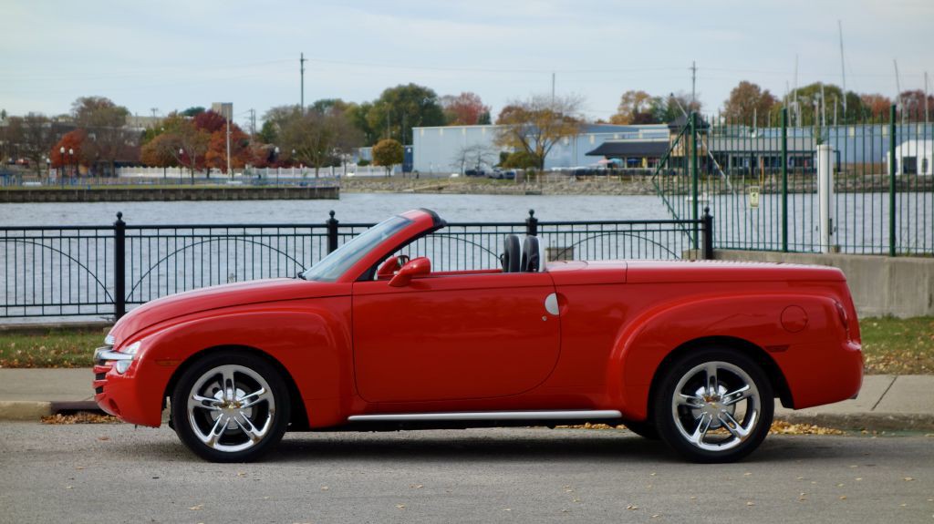 2004 Chevrolet SSR Image 3