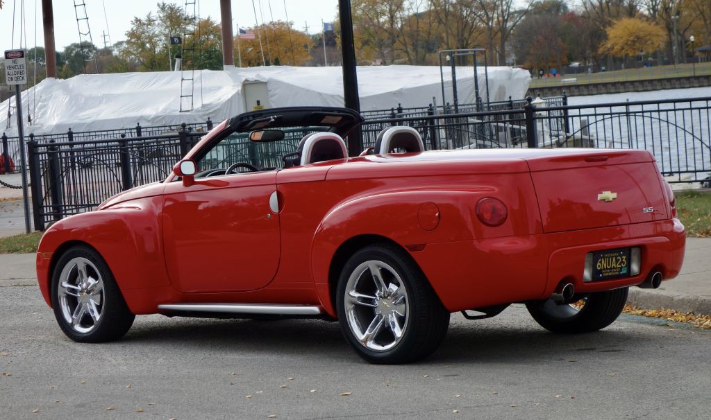 2004 Chevrolet SSR Image 4