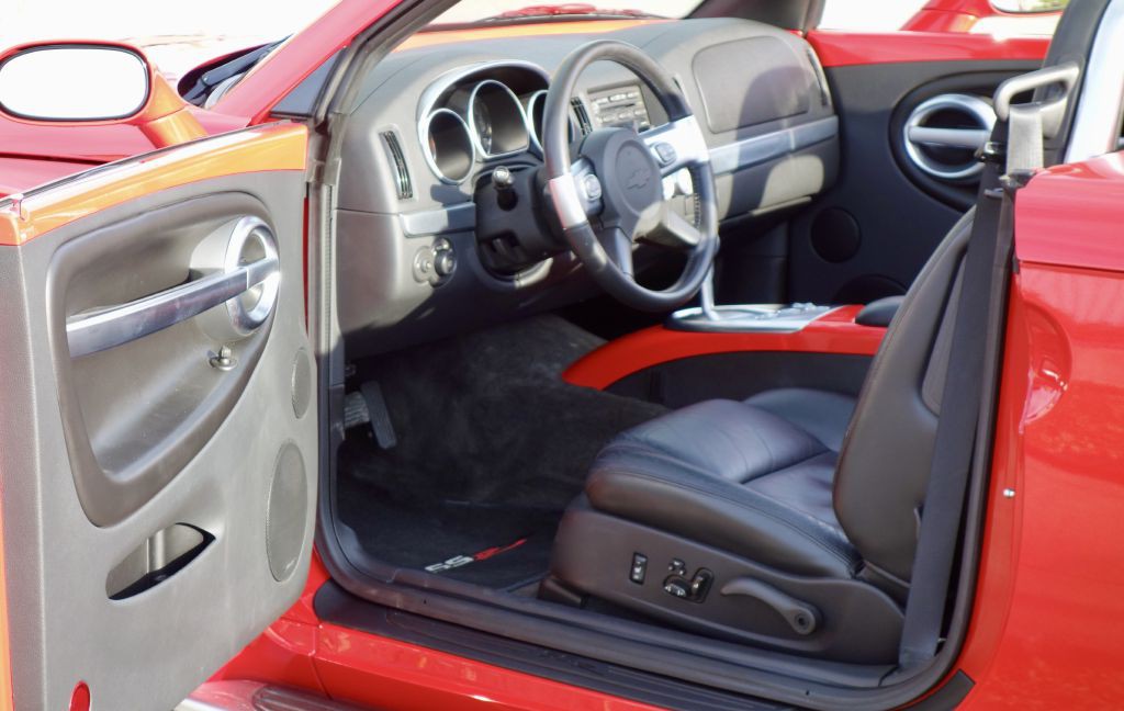 2004 Chevrolet SSR Image 10