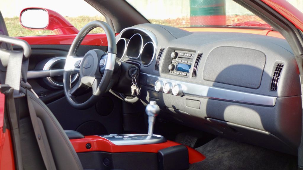 2004 Chevrolet SSR Image 13