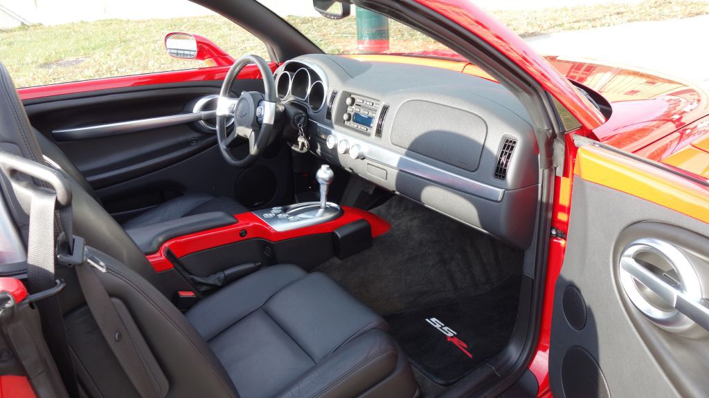 2004 Chevrolet SSR Image 25