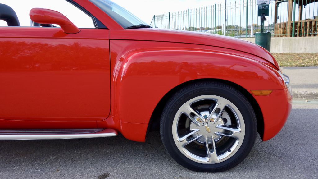 2004 Chevrolet SSR Image 32