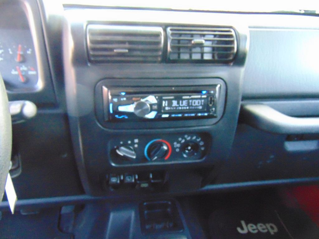 2003 Jeep Wrangler Image 11