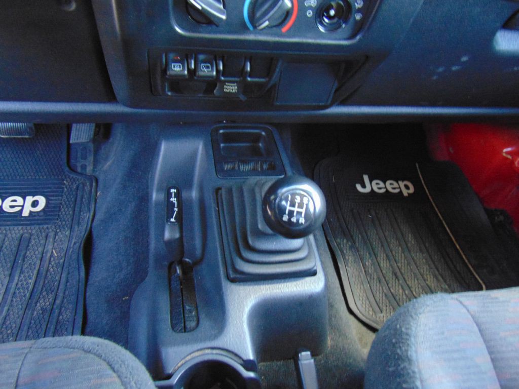 2003 Jeep Wrangler Image 12