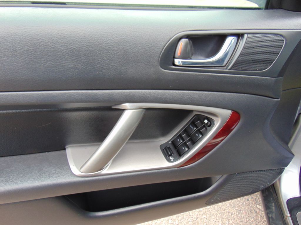 2009 Subaru Outback Image 12
