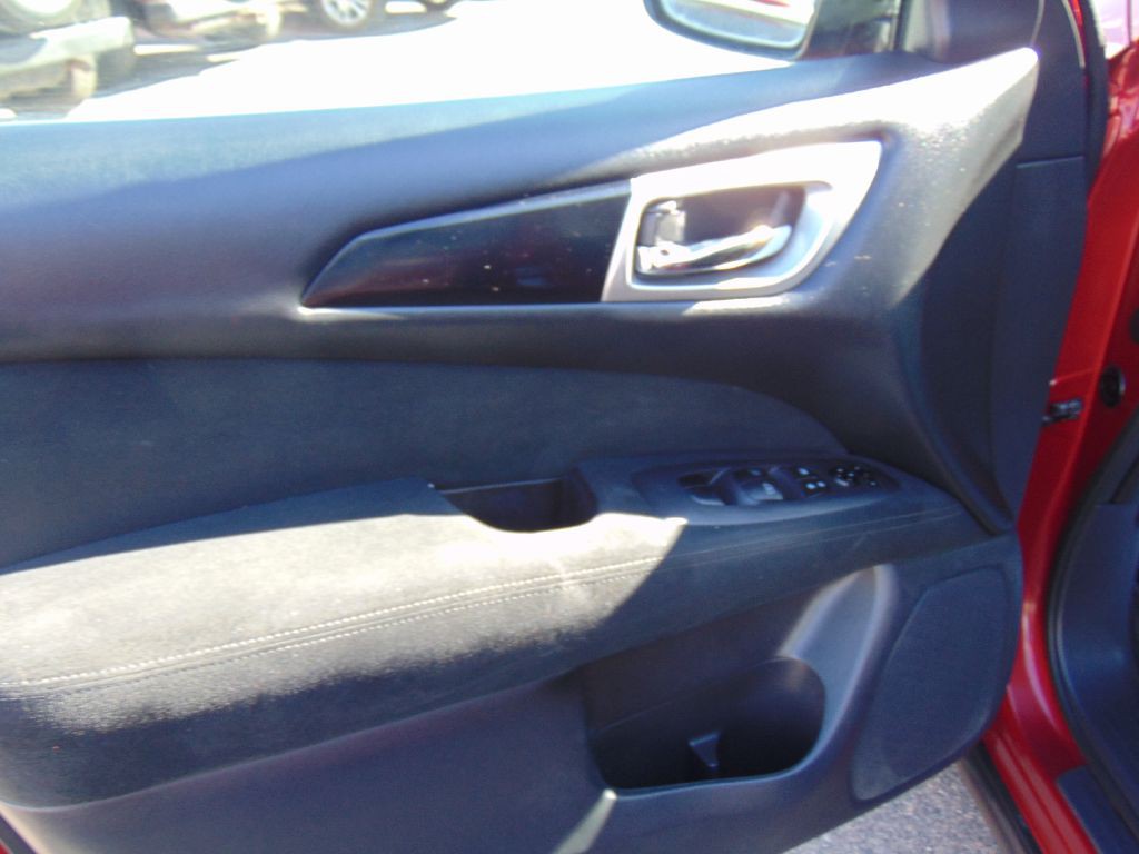 2015 Nissan Pathfinder Image 16