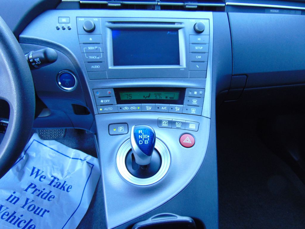 2015 Toyota Prius Image 8