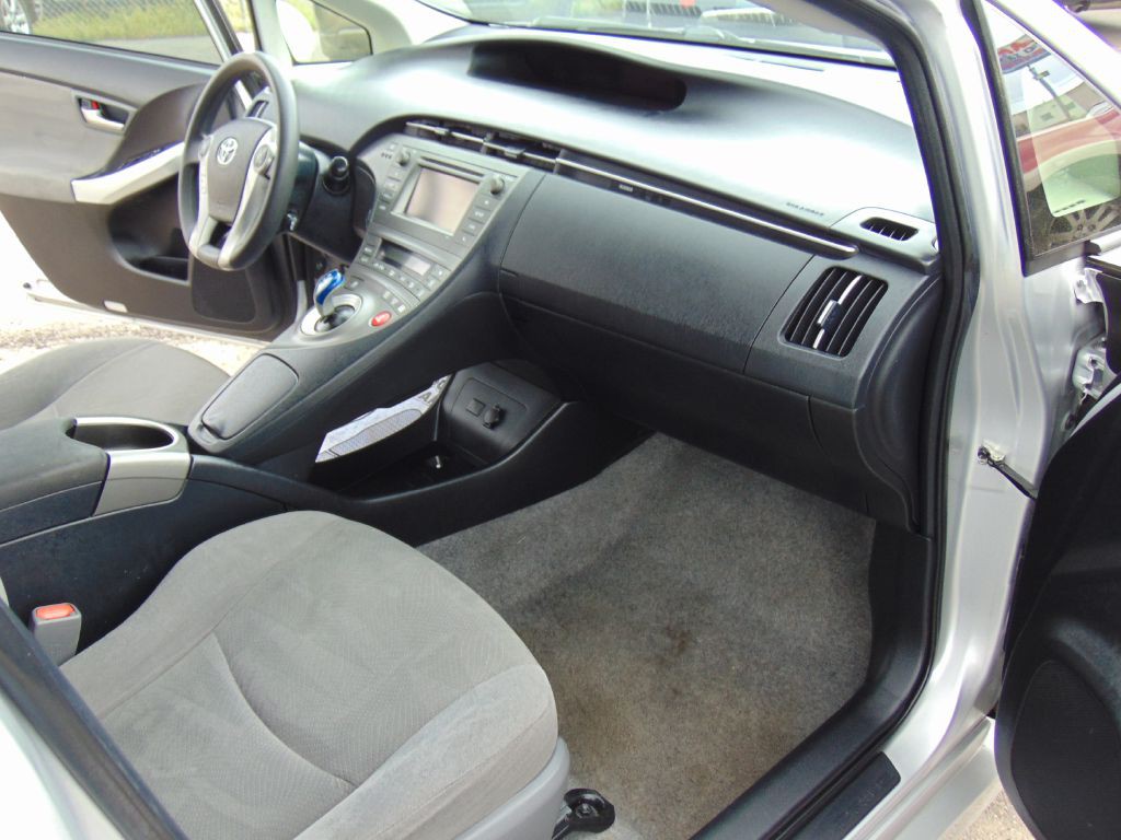 2015 Toyota Prius Image 21