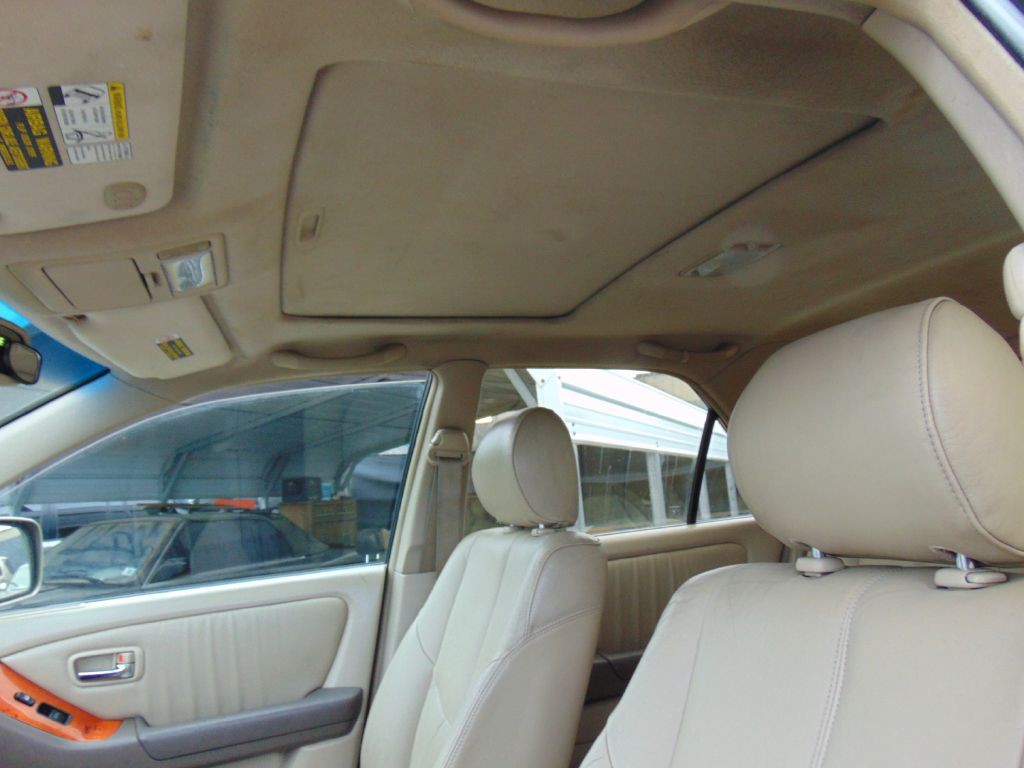 2003 Lexus RX Image 18