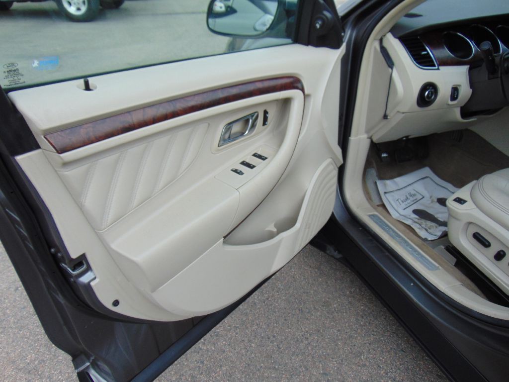 2012 Ford Taurus Image 10