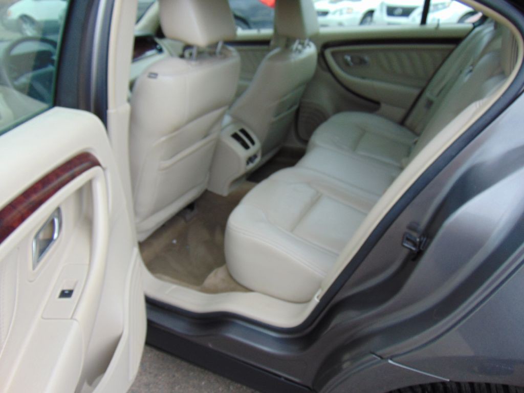 2012 Ford Taurus Image 17