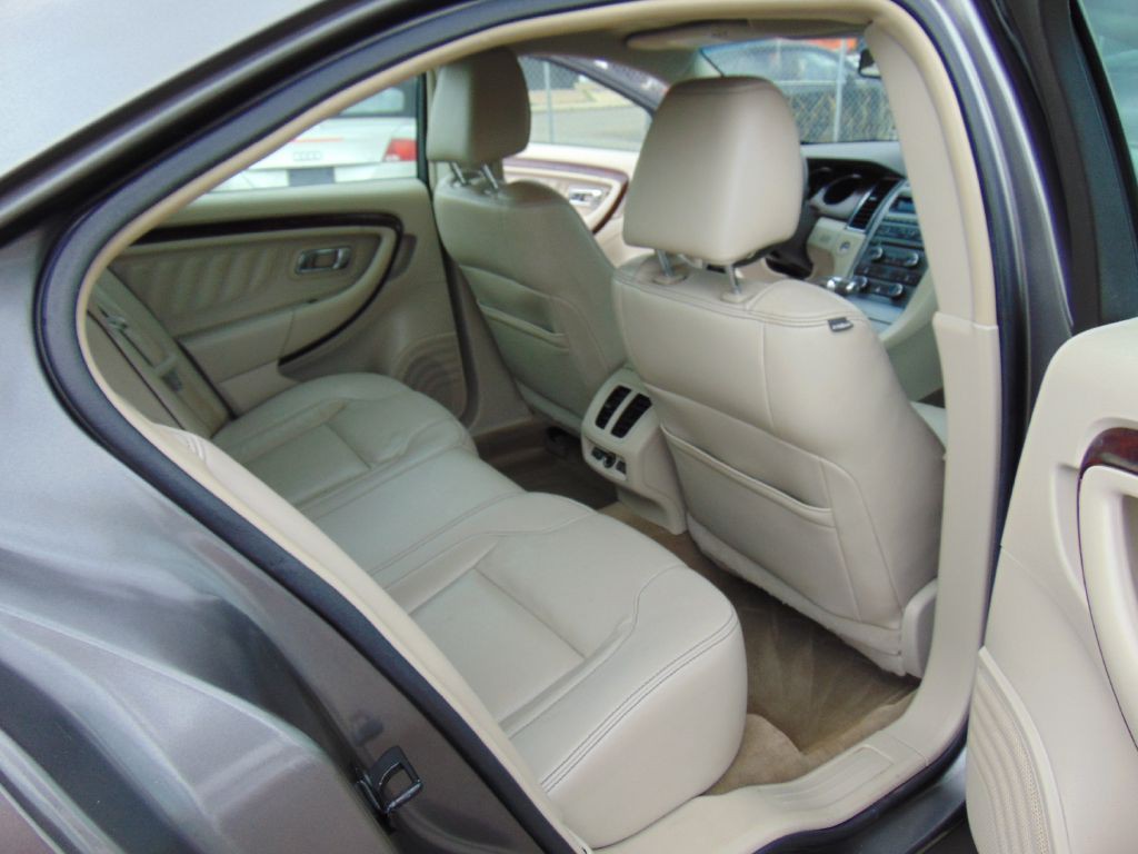 2012 Ford Taurus Image 18