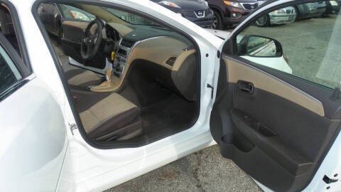 2014 Chevrolet Cruze Image 2