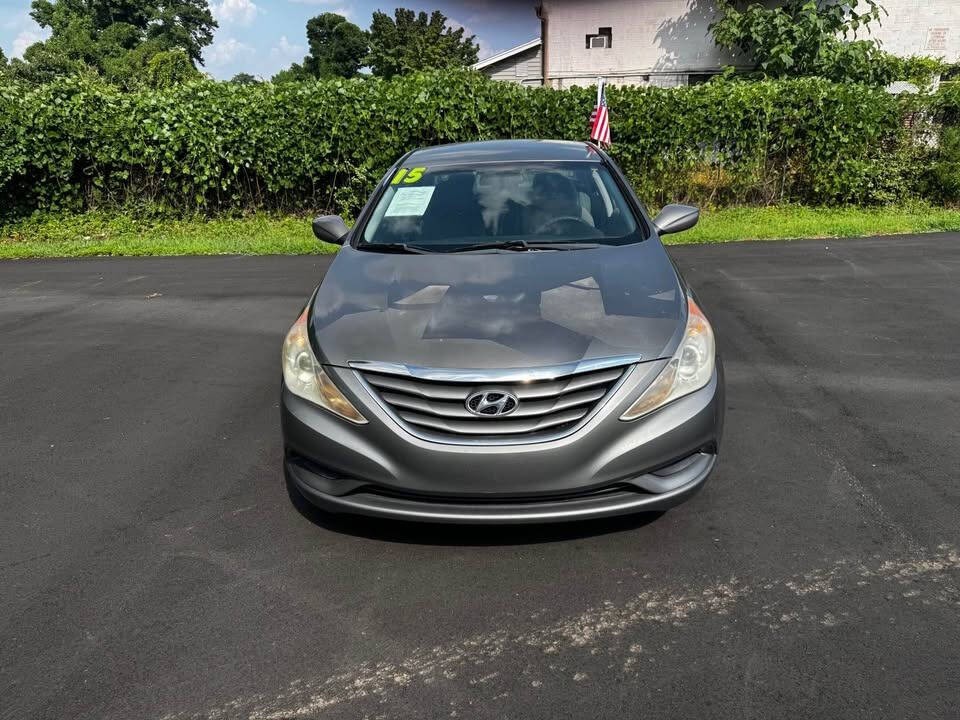 2011 Hyundai Sonata Image 2
