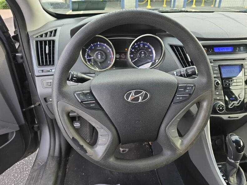 2011 Hyundai Sonata Image 17