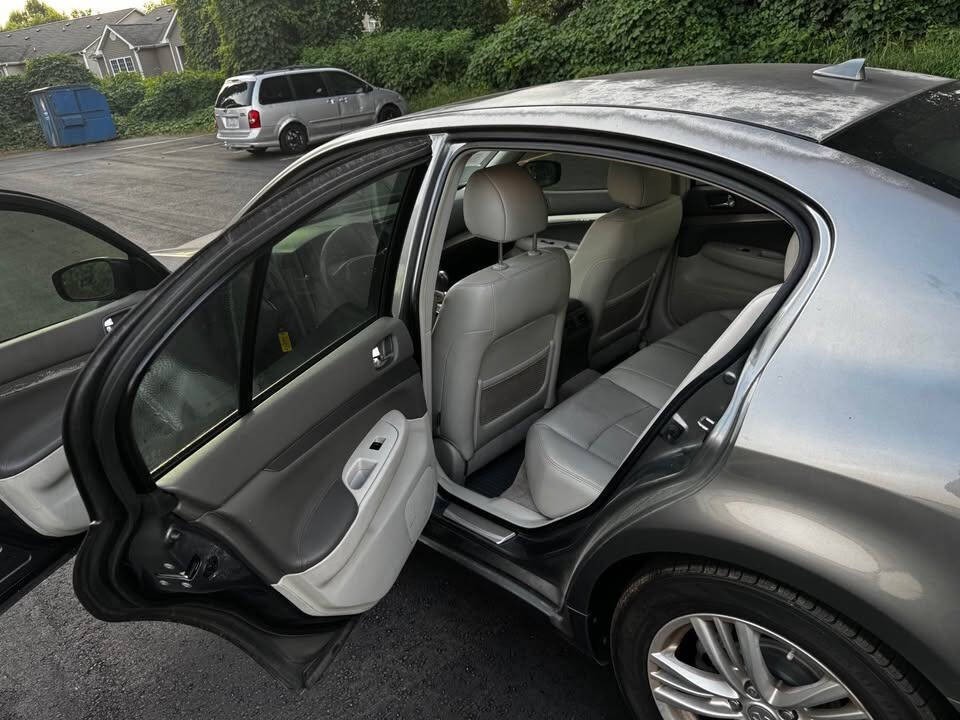 2013 INFINITI G37 Image 7
