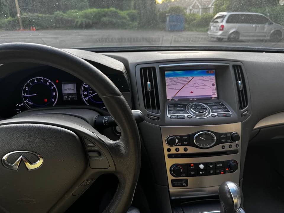 2013 INFINITI G37 Image 9