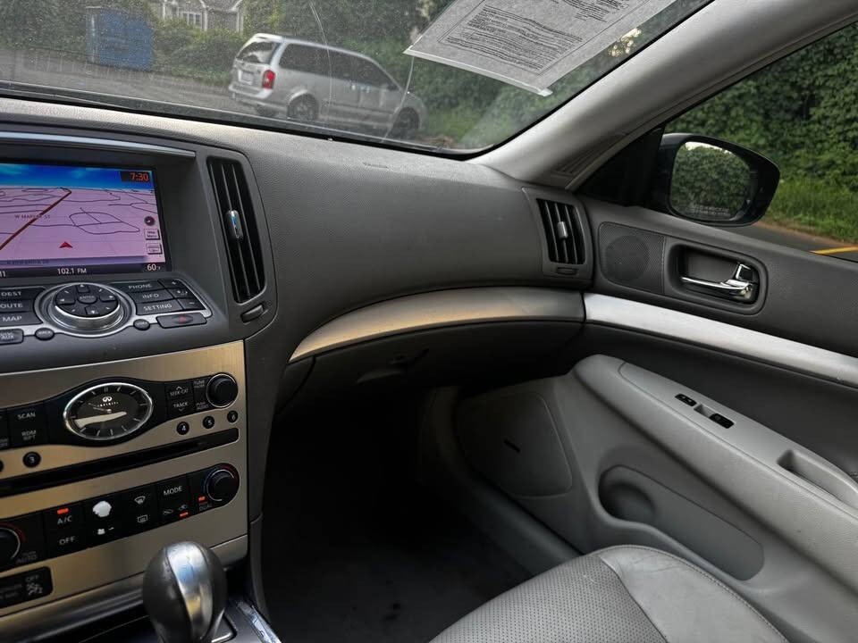 2013 INFINITI G37 Image 11
