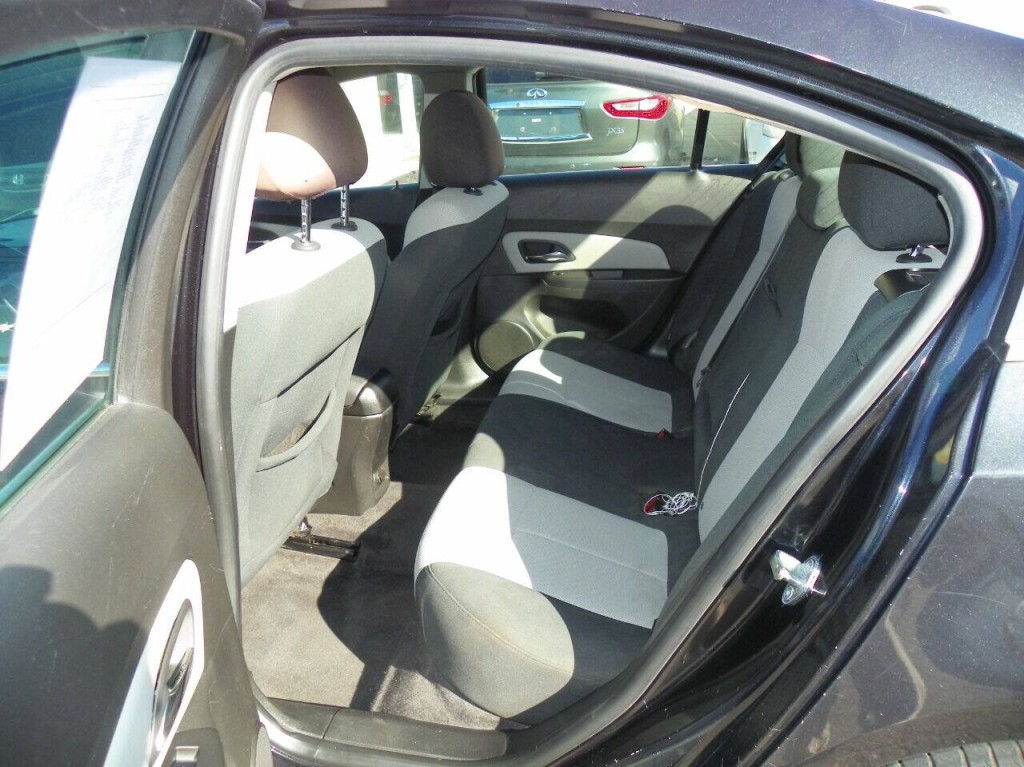 2011 Chevrolet Cruze Image 3
