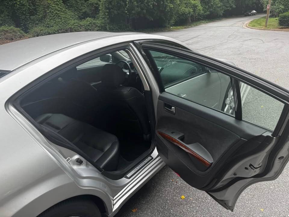 2004 Nissan Maxima Image 10