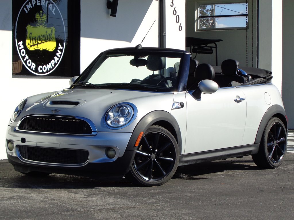 2013 MINI Cooper Image 1