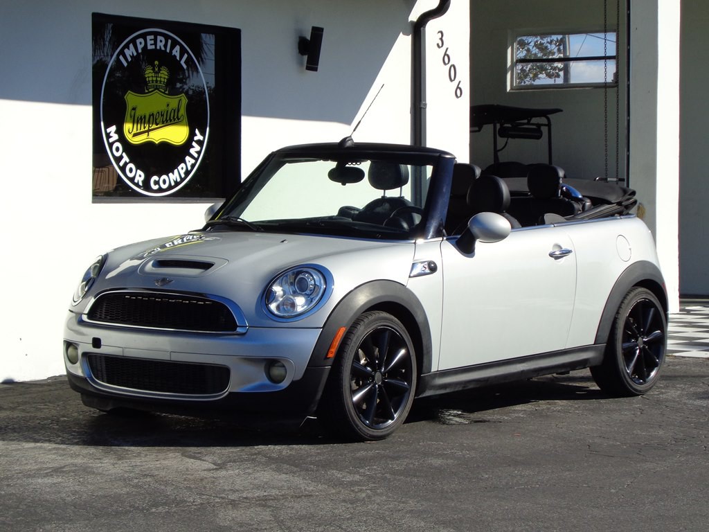 2013 MINI Cooper Image 2