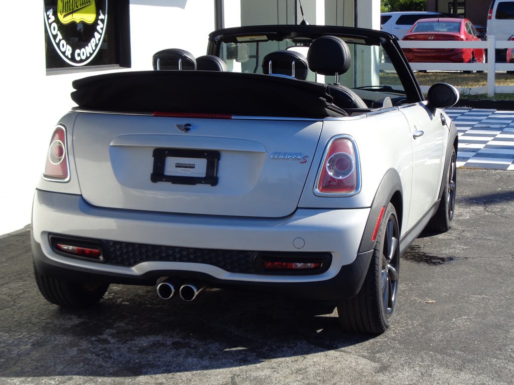 2013 MINI Cooper Image 18