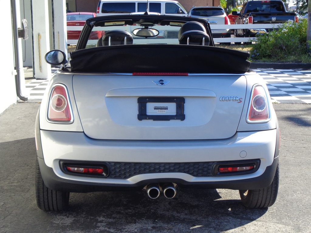 2013 MINI Cooper Image 21
